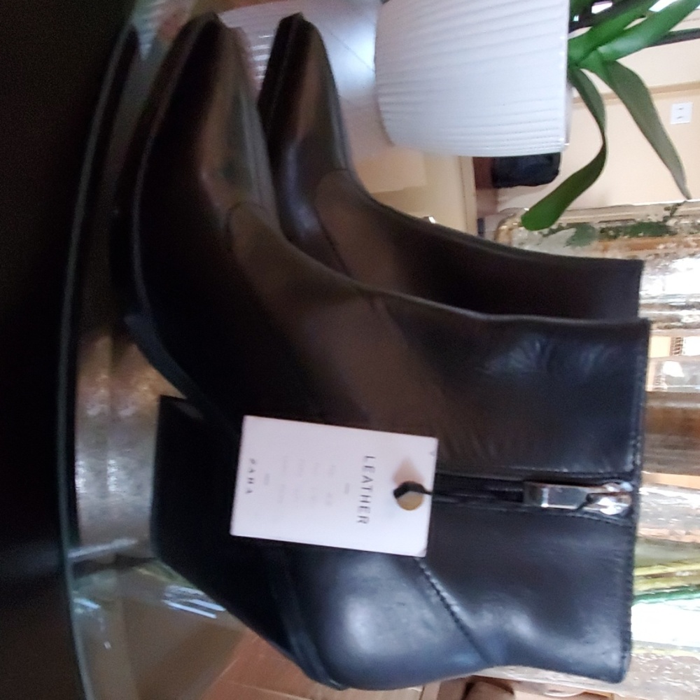 NWT Zara Leather Boots